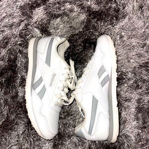 White Reebok tennis shoes/sneakers